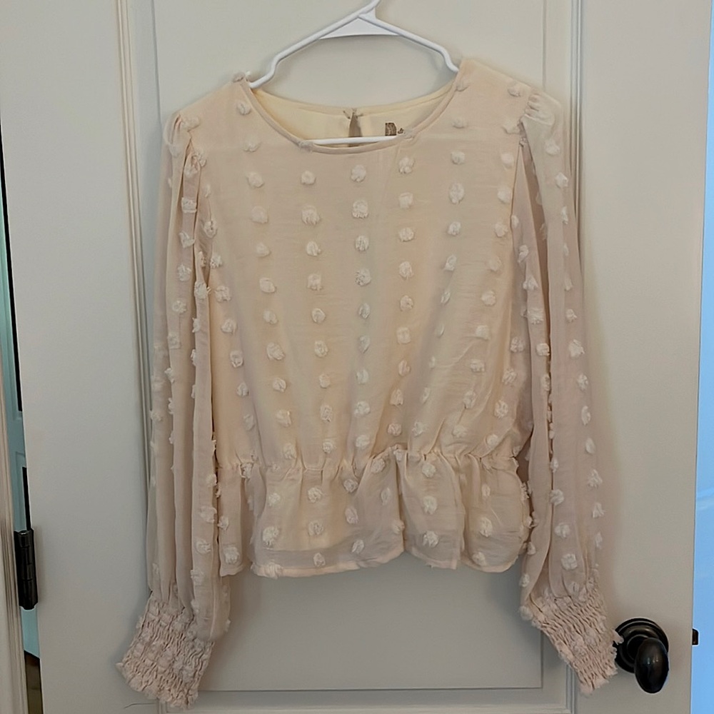 Altr’d State Swiss dot cinched sleeve blouse. Ivory. Size medium.